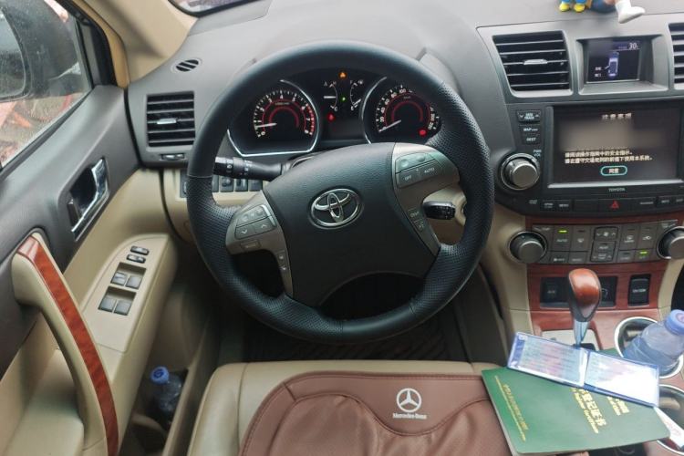 Used Toyota Highlander 2011 2.7L Two-Wheel Drive 7-Seater Supreme Edition Steering Wheel