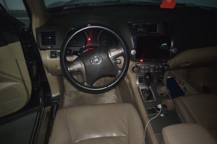 Used Toyota Highlander 2011 2.7L Two-Wheel Drive 7-Seater Luxury Edition Steering Wheel