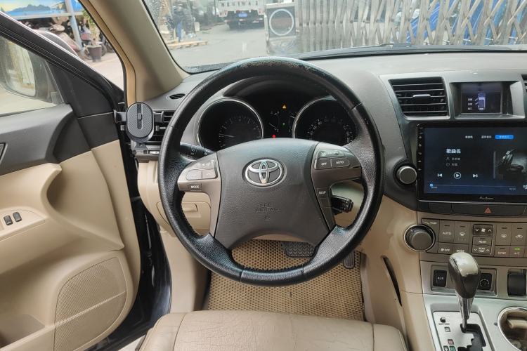 Used Toyota Highlander 2011 2.7L Two-Wheel Drive 7-Seater Luxury Edition Steering Wheel