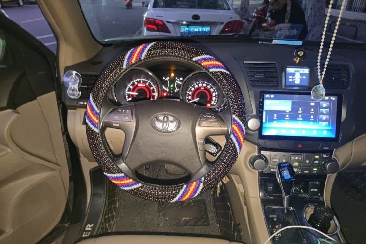 Used Toyota Highlander 2011 2.7L Two-Wheel Drive 7-Seater Luxury Edition Steering Wheel