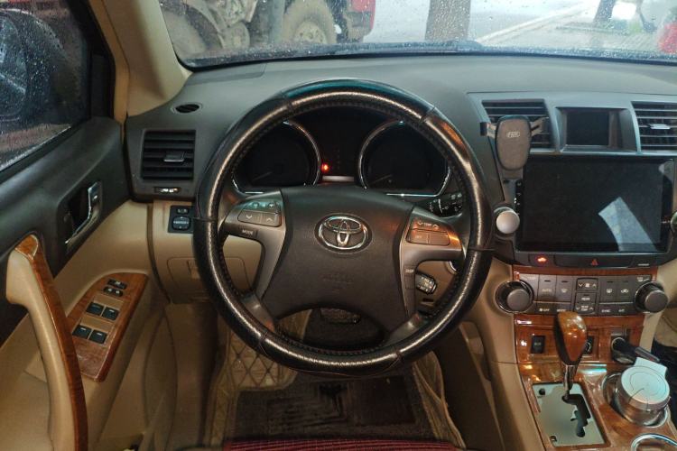 Used Toyota Highlander 2011 2.7L Two-Wheel Drive 7-Seater Luxury Edition Steering Wheel