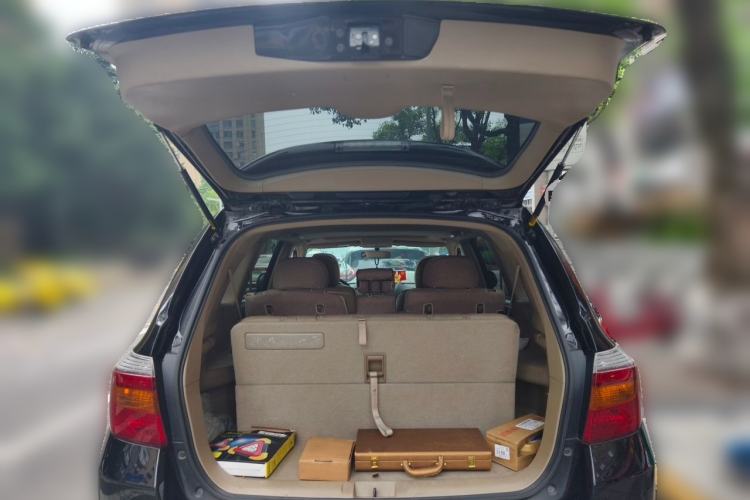 Used Toyota Highlander 2011 2.7L Two-Wheel Drive 7-Seater Luxury Edition Trunk