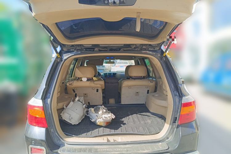 Used Toyota Highlander 2011 2.7L Two-Wheel Drive 5-Seater Elite Edition Trunk