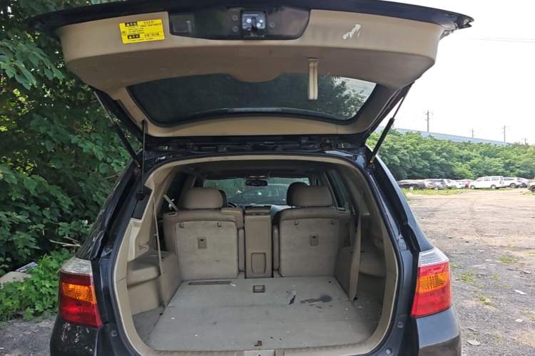 Used Toyota Highlander 2011 2.7L Two-Wheel Drive 7-Seater Supreme Edition Trunk