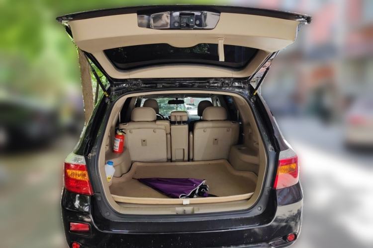 Used Toyota Highlander 2011 2.7L Two-Wheel Drive 5-Seater Sport Edition Trunk