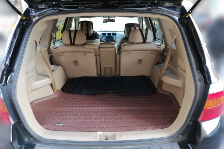 Used Toyota Highlander 2011 2.7L Two-Wheel Drive 7-Seater Luxury Edition Trunk