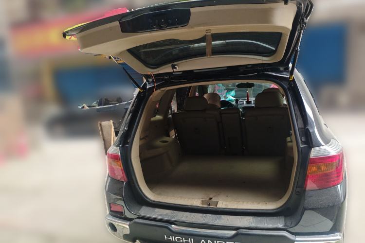Used Toyota Highlander 2011 2.7L Two-Wheel Drive 5-Seater Sport Edition Trunk
