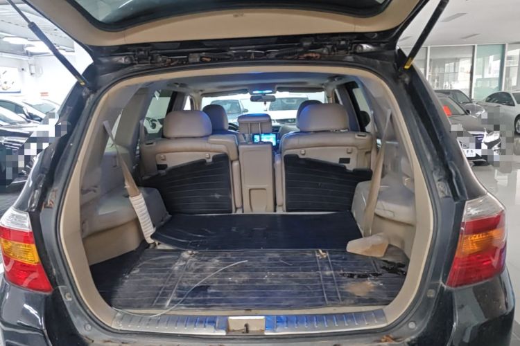 Used Toyota Highlander 2011 2.7L Two-Wheel Drive 7-Seater Luxury Edition Trunk