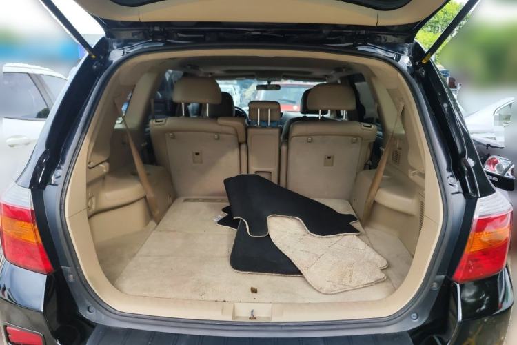 Used Toyota Highlander 2011 2.7L Two-Wheel Drive 7-Seater Luxury Edition Trunk