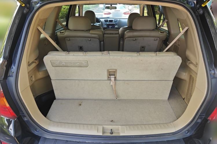 Used Toyota Highlander 2011 2.7L Two-Wheel Drive 7-Seater Luxury Navigation Edition Trunk
