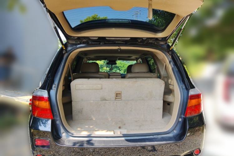 Used Toyota Highlander 2011 2.7L Two-Wheel Drive 7-Seater Luxury Edition Trunk