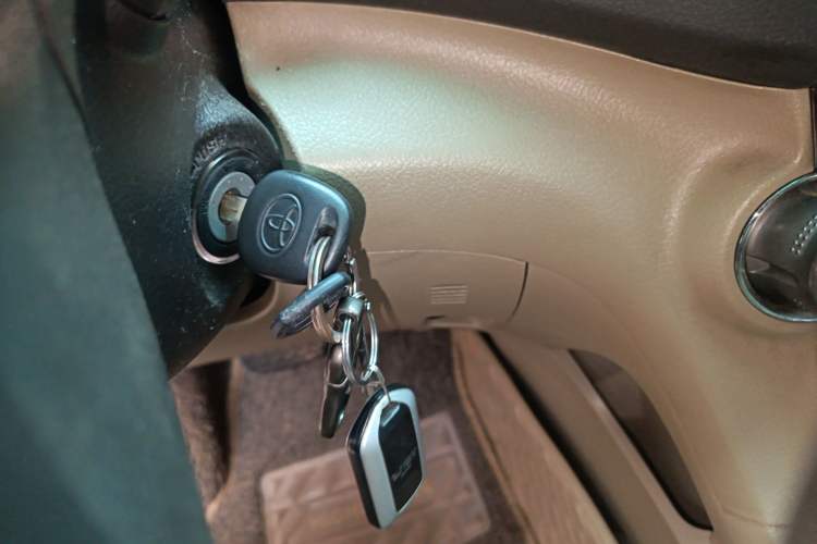 Used Toyota Highlander 2011 2.7L Two-Wheel Drive 5-Seater Elite Edition Vehicle Key