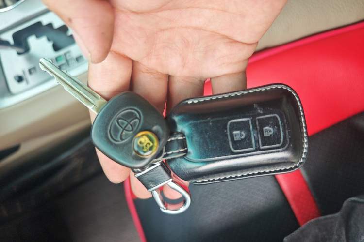 Used Toyota Highlander 2011 2.7L Two-Wheel Drive 7-Seater Elite Edition Vehicle Key