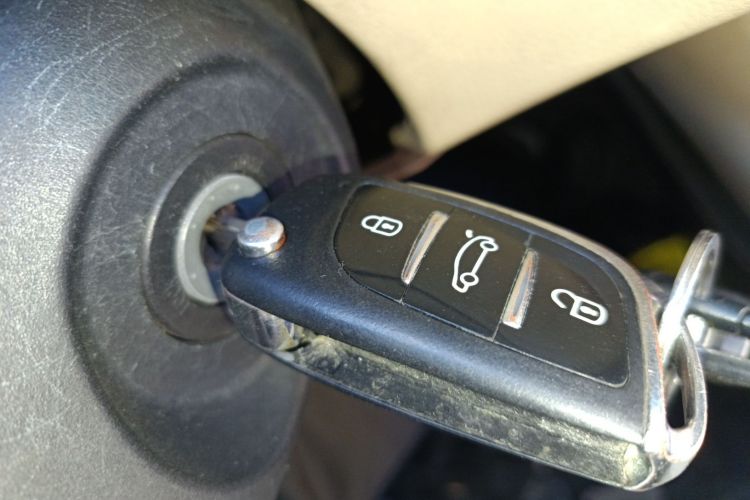 Used Toyota Highlander 2011 2.7L Two-Wheel Drive 5-Seater Elite Edition Vehicle Key