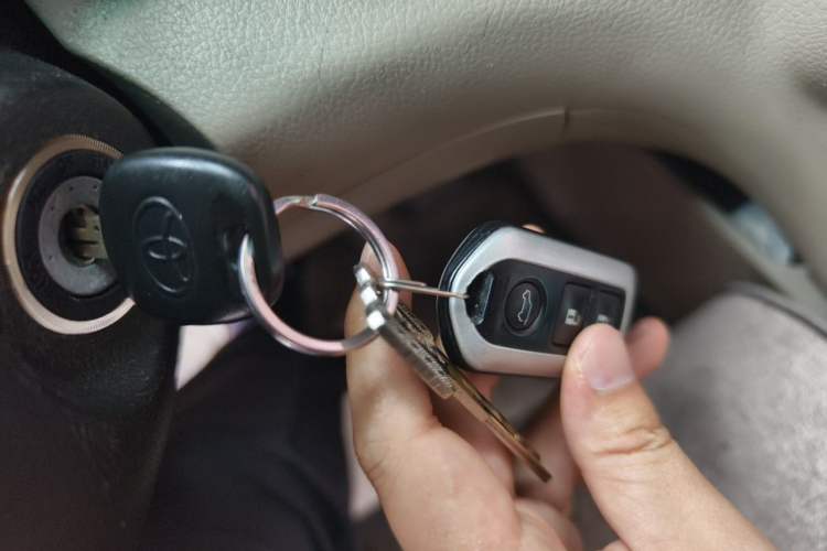 Used Toyota Highlander 2011 2.7L Two-Wheel Drive 7-Seater Luxury Edition Vehicle Key