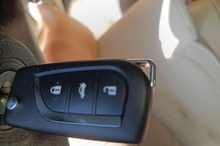 Used Toyota Highlander 2011 2.7L Two-Wheel Drive 5-Seater Elite Edition Vehicle Key