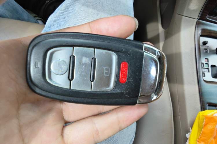 Used Toyota Highlander 2011 2.7L Two-Wheel Drive 5-Seater Sport Edition Vehicle Key