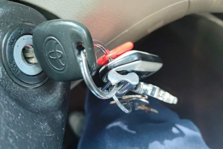 Used Toyota Highlander 2011 2.7L Two-Wheel Drive 5-Seater Sport Edition Vehicle Key