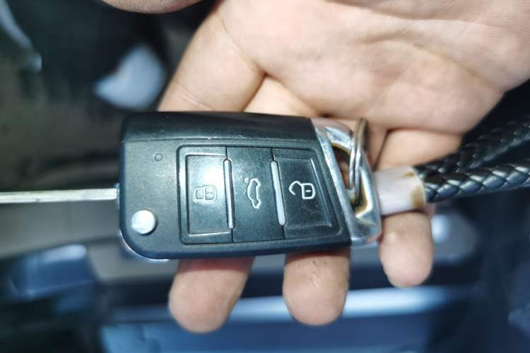 Used Toyota Highlander 2011 2.7L Two-Wheel Drive 7-Seater Luxury Edition Vehicle Key