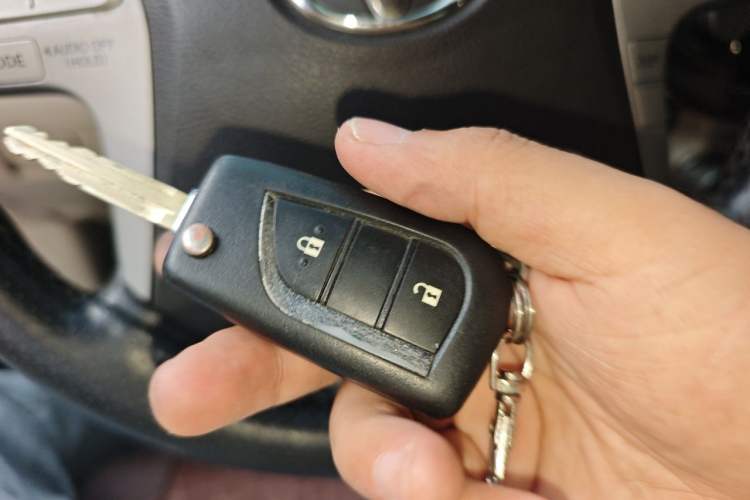 Used Toyota Highlander 2011 2.7L Two-Wheel Drive 5-Seater Elite Edition Vehicle Key