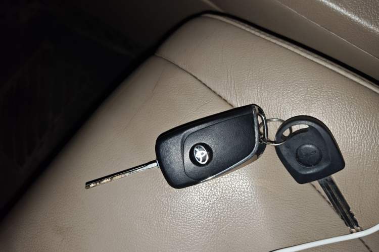 Used Toyota Highlander 2011 2.7L Two-Wheel Drive 7-Seater Luxury Navigation Edition Vehicle Key