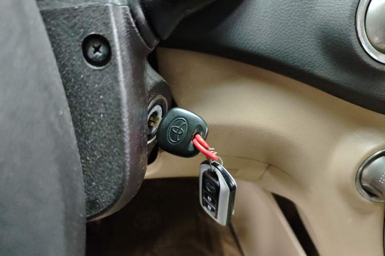 Used Toyota Highlander 2011 2.7L Two-Wheel Drive 7-Seater Luxury Edition Vehicle Key