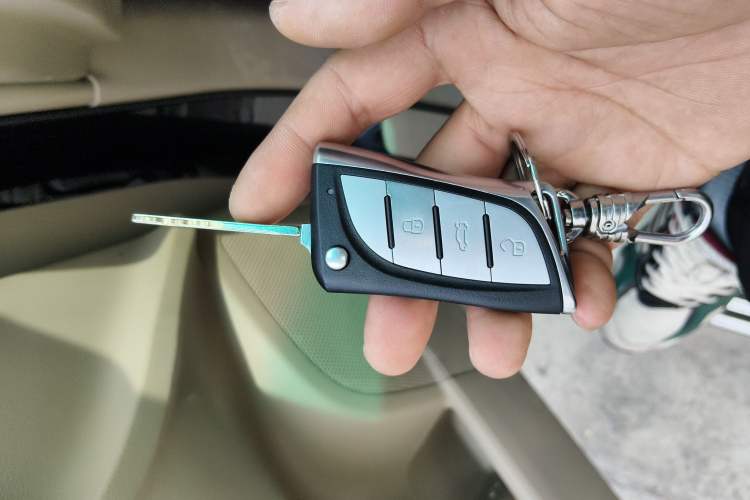 Used Toyota Highlander 2011 2.7L Two-Wheel Drive 5-Seater Elite Edition Vehicle Key