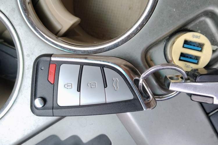 Used Toyota Highlander 2011 2.7L Two-Wheel Drive 7-Seater Luxury Edition Vehicle Key