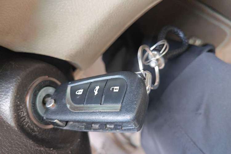 Used Toyota Highlander 2011 2.7L Two-Wheel Drive 7-Seater Luxury Navigation Edition Vehicle Key