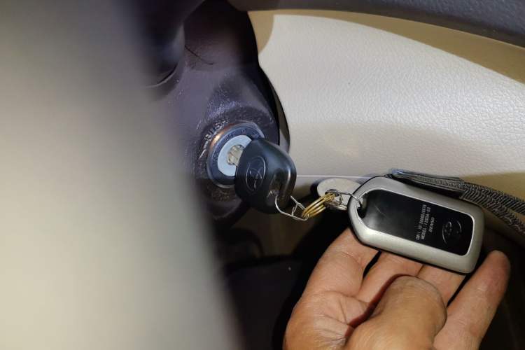 Used Toyota Highlander 2011 2.7L Two-Wheel Drive 5-Seater Sport Edition Vehicle Key