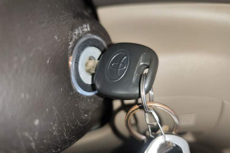 Used Toyota Highlander 2011 2.7L Two-Wheel Drive 7-Seater Elite Edition Vehicle Key