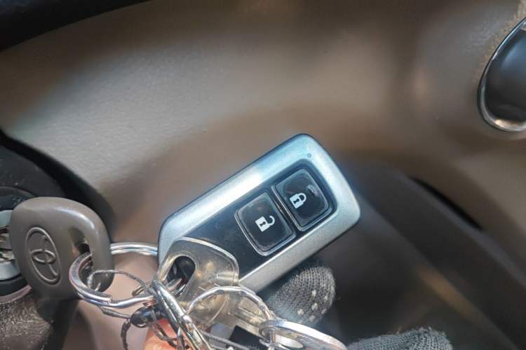 Used Toyota Highlander 2011 2.7L Two-Wheel Drive 5-Seater Elite Edition Vehicle Key