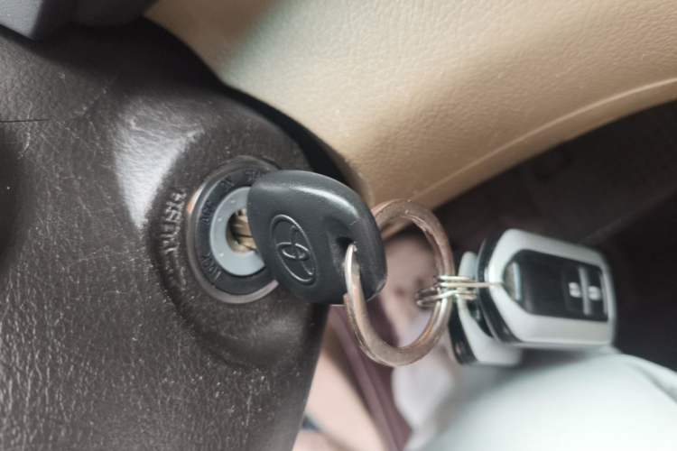 Used Toyota Highlander 2011 2.7L Two-Wheel Drive 5-Seater Elite Edition Vehicle Key