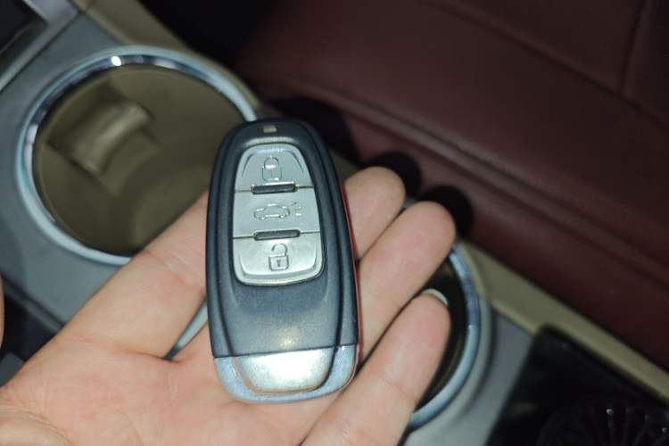 Used Toyota Highlander 2011 2.7L Two-Wheel Drive 7-Seater Luxury Navigation Edition Vehicle Key