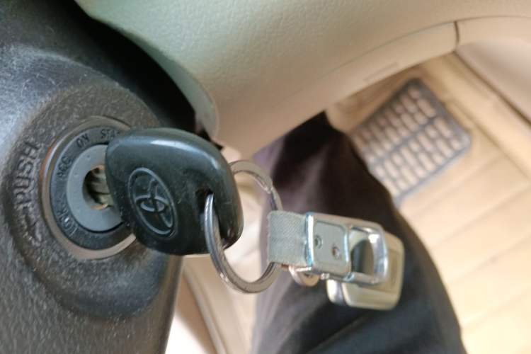 Used Toyota Highlander 2011 2.7L Two-Wheel Drive 7-Seater Luxury Edition Vehicle Key