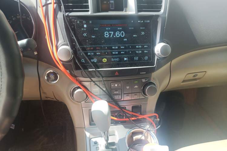 Used Toyota Highlander 2011 2.7L Two-Wheel Drive 7-Seater Luxury Edition Audio And AC Panel