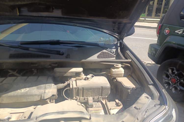 Used Toyota Highlander 2011 2.7L Two-Wheel Drive 7-Seater Luxury Edition Engine Bay Left