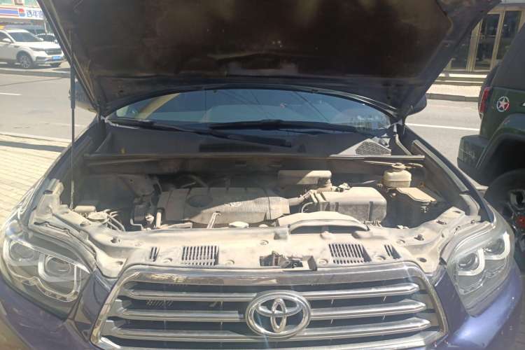 Used Toyota Highlander 2011 2.7L Two-Wheel Drive 7-Seater Luxury Edition Engine Bay