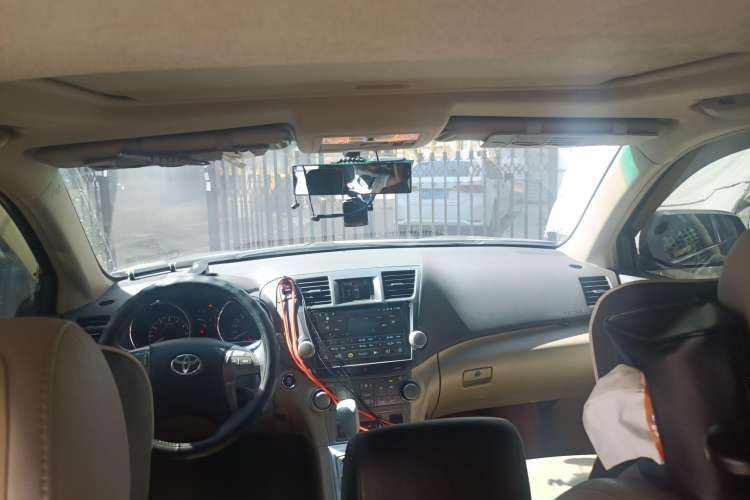 Used Toyota Highlander 2011 2.7L Two-Wheel Drive 7-Seater Luxury Edition Headliner
