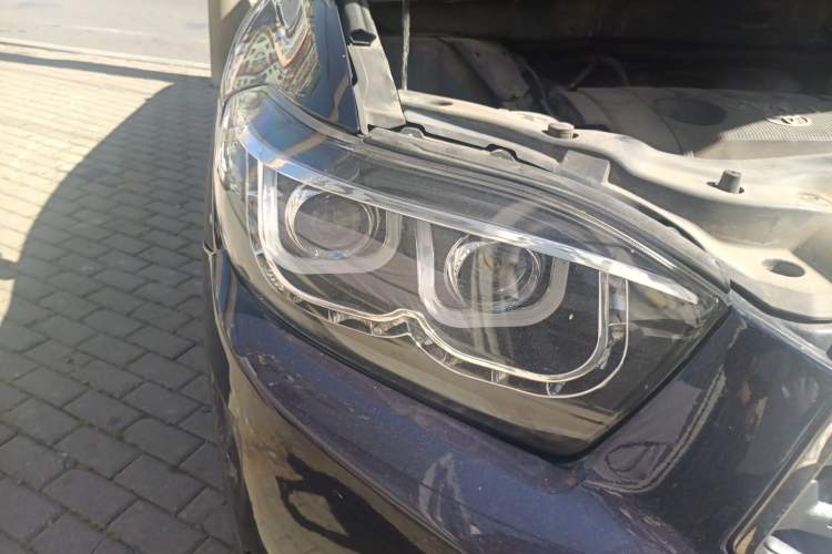 Used Toyota Highlander 2011 2.7L Two-Wheel Drive 7-Seater Luxury Edition Right Front Headlight