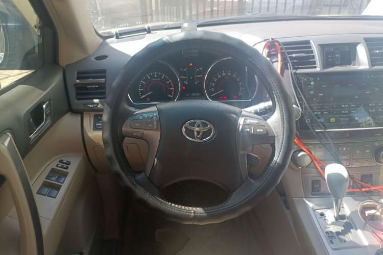 Used Toyota Highlander 2011 2.7L Two-Wheel Drive 7-Seater Luxury Edition Steering Wheel