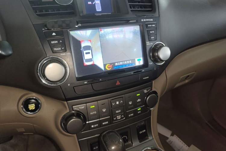 Used Toyota Highlander 2011 2.7L Two-Wheel Drive 7-Seater Luxury Edition Audio And AC Panel