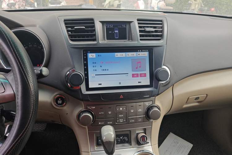 Used Toyota Highlander 2011 2.7L Two-Wheel Drive 7-Seater Luxury Edition Audio And AC Panel
