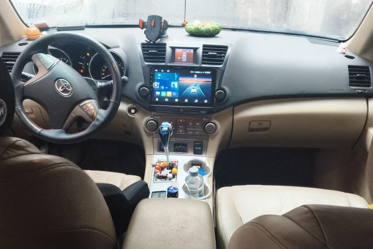 Used Toyota Highlander 2011 2.7L Two-Wheel Drive 7-Seater Luxury Edition Center Console
