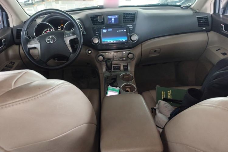 Used Toyota Highlander 2011 2.7L Two-Wheel Drive 7-Seater Luxury Edition Center Console