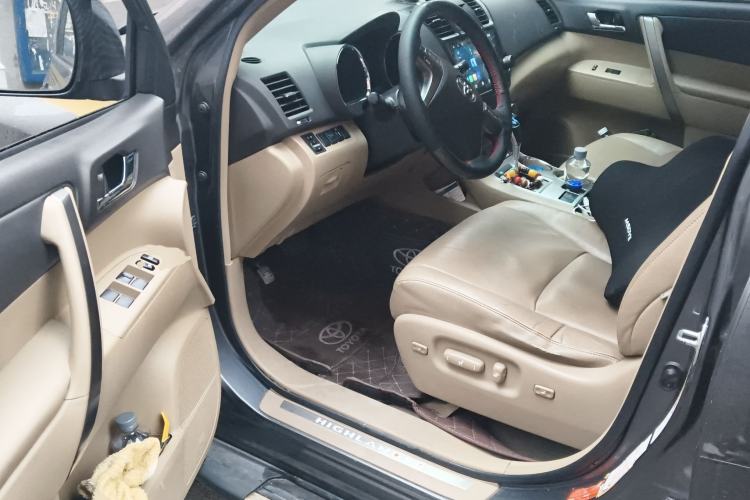 Used Toyota Highlander 2011 2.7L Two-Wheel Drive 7-Seater Luxury Edition Driver Seat