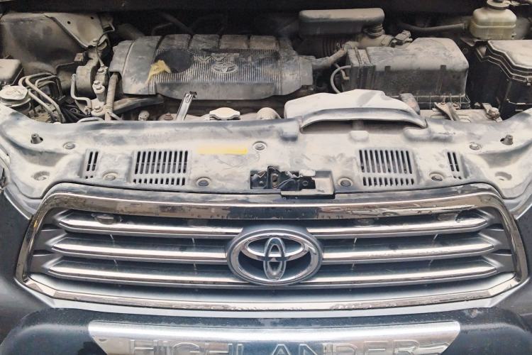 Used Toyota Highlander 2011 2.7L Two-Wheel Drive 7-Seater Luxury Edition Engine Bay