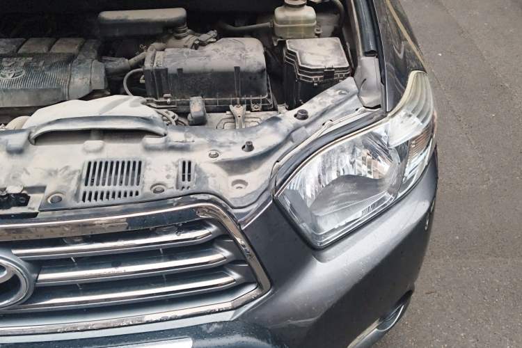 Used Toyota Highlander 2011 2.7L Two-Wheel Drive 7-Seater Luxury Edition Engine Bay Left