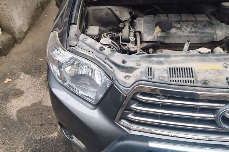Used Toyota Highlander 2011 2.7L Two-Wheel Drive 7-Seater Luxury Edition Engine Bay Right
