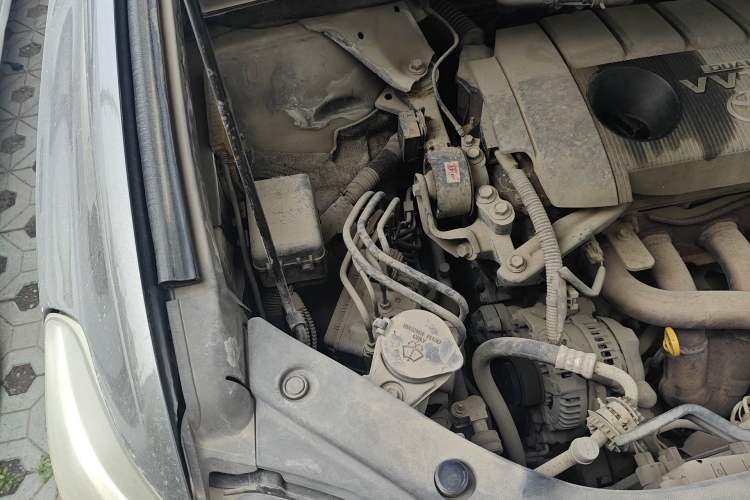 Used Toyota Highlander 2011 2.7L Two-Wheel Drive 7-Seater Luxury Edition Engine Bay Right